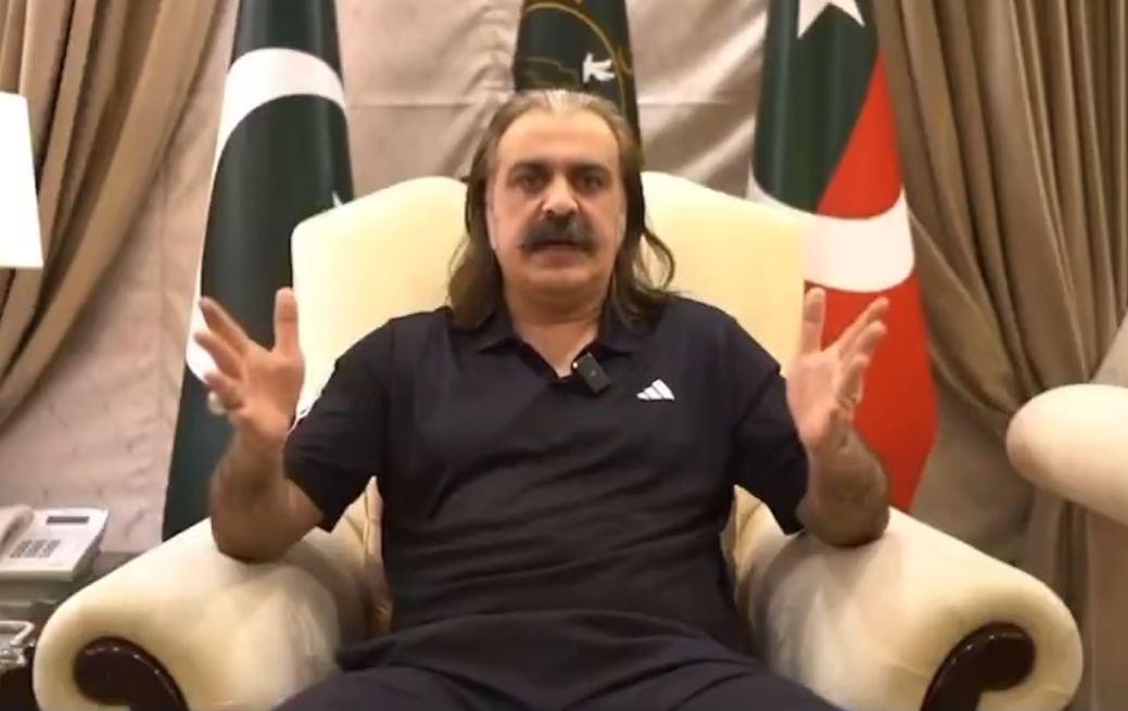 ملٹری انٹیلیجنس (ایم آئی) عمران خان کی بہن علیمہ خان کو مدد فراہم کر ...